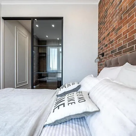 Apartment стильная с балконом на 5 фонтана