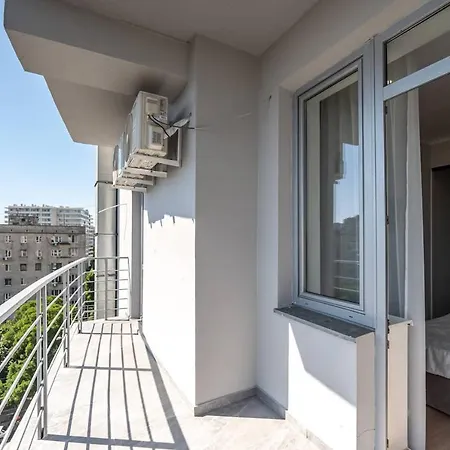 стильная с балконом на 5 фонтана Apartment *