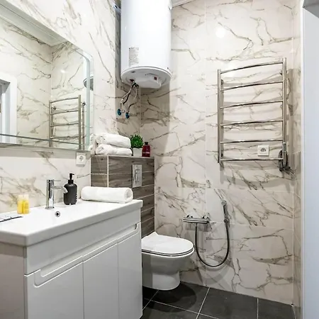 Apartment стильная с балконом на 5 фонтана