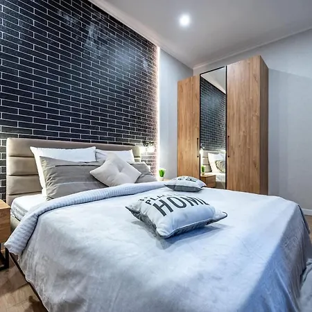 стильная с балконом на 5 фонтана Apartment *