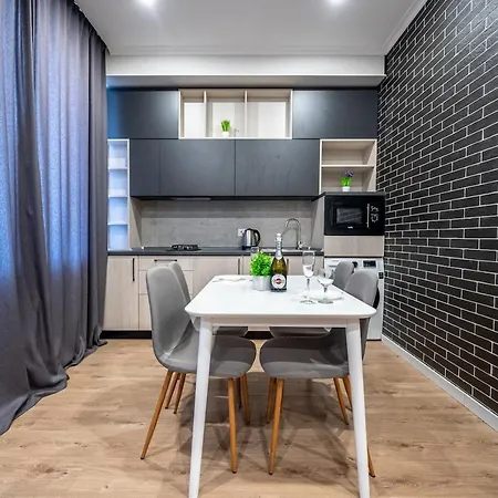 стильная с балконом на 5 фонтана Odessa