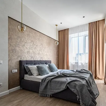 Apartment стильная с балконом на 5 фонтана Odesa