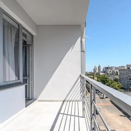 Apartment стильная с балконом на 5 фонтана