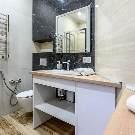 стильная с балконом на 5 фонтана Apartment