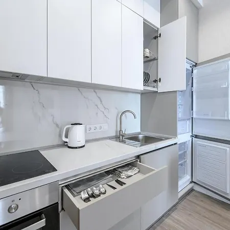 Apartment стильная с балконом на 5 фонтана
