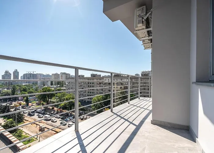 стильная с балконом на 5 фонтана Appartamento Odessa