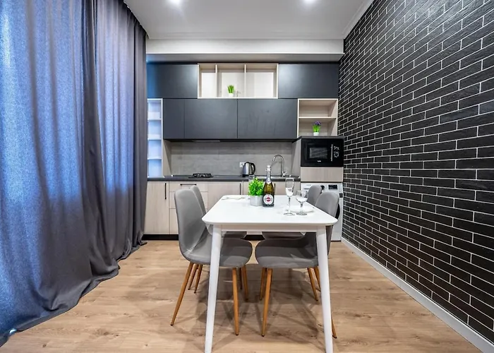 стильная с балконом на 5 фонтана Odesa