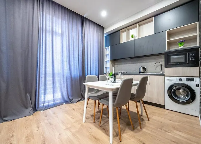 Apartment стильная с балконом на 5 фонтана