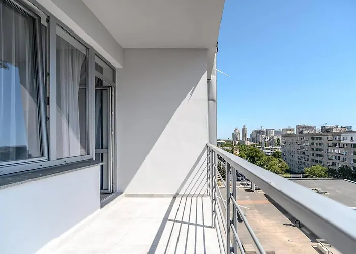 Apartment стильная с балконом на 5 фонтана