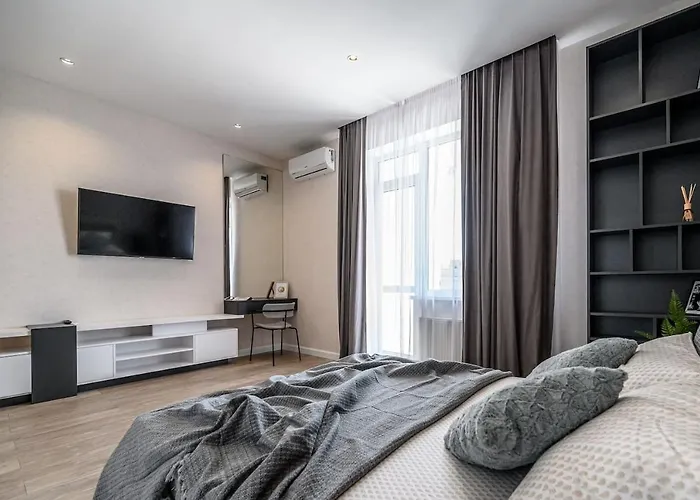 стильная с балконом на 5 фонтана Apartment *