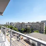 стильная с балконом на 5 фонтана Appartement *