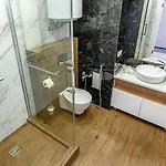 стильная с балконом и двумя спальнями Апартаменти