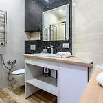 стильная с балконом на 5 фонтана Appartement