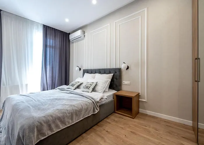 стильная с балконом на 5 фонтана Appartement