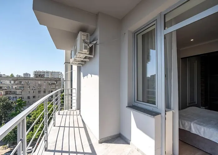 стильная с балконом на 5 фонтана Appartement *