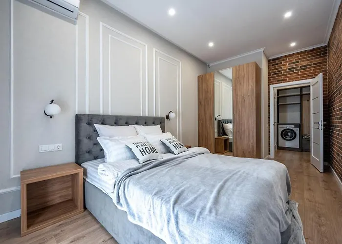 стильная с балконом на 5 фонтана Appartement Odessa