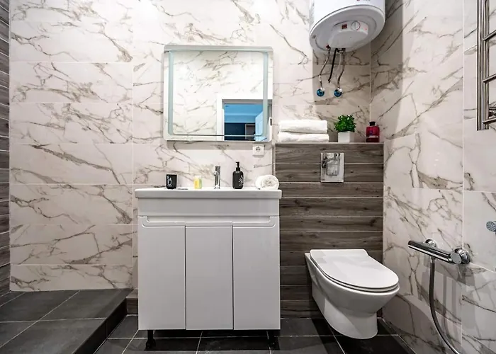 стильная с балконом на 5 фонтана Appartement *