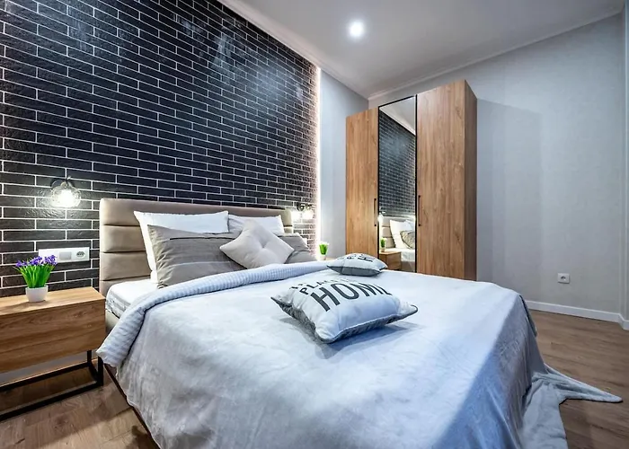 стильная с балконом на 5 фонтана Appartement *