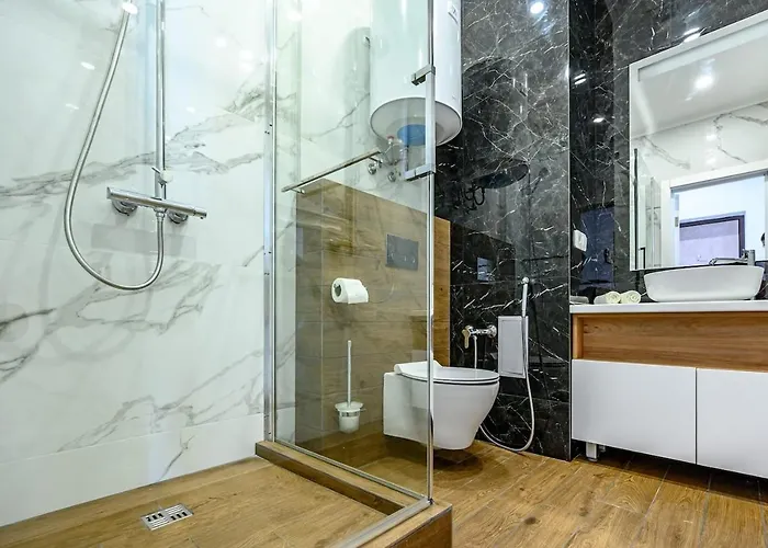 стильная с балконом на 5 фонтана Appartement