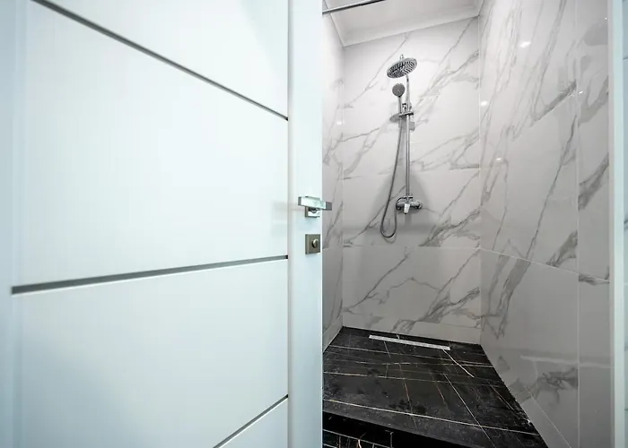 стильная с балконом на 5 фонтана Appartement