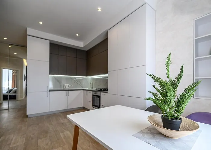 стильная с балконом на 5 фонтана Appartement Odessa