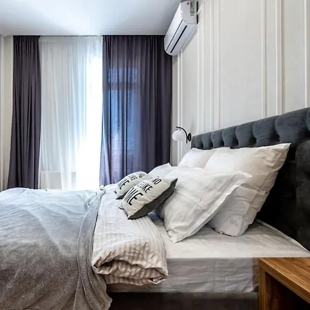 стильная с балконом на 5 фонтана דירה *